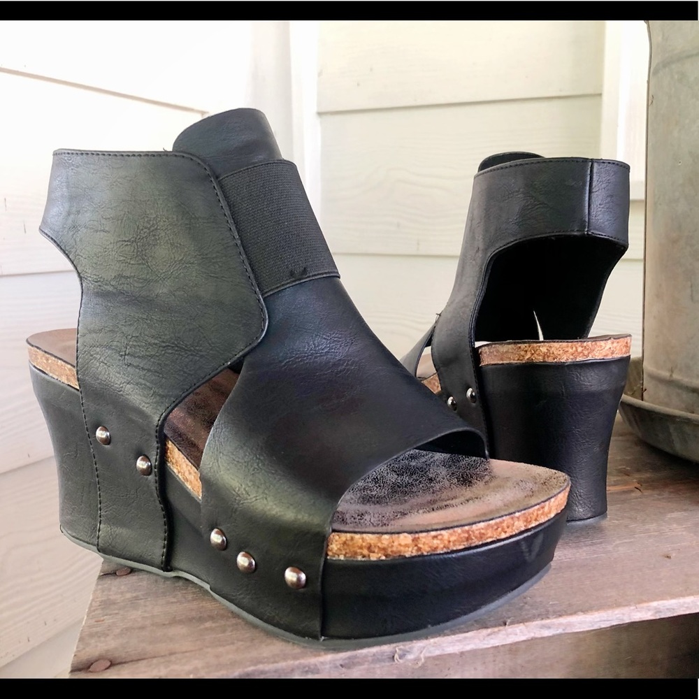 Pierre Dumas Black Wedge